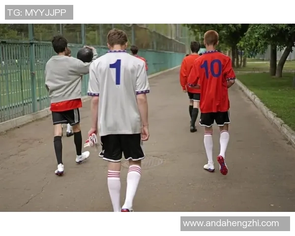 足球明星图案体恤引领时尚潮流展现运动魅力与个性风格