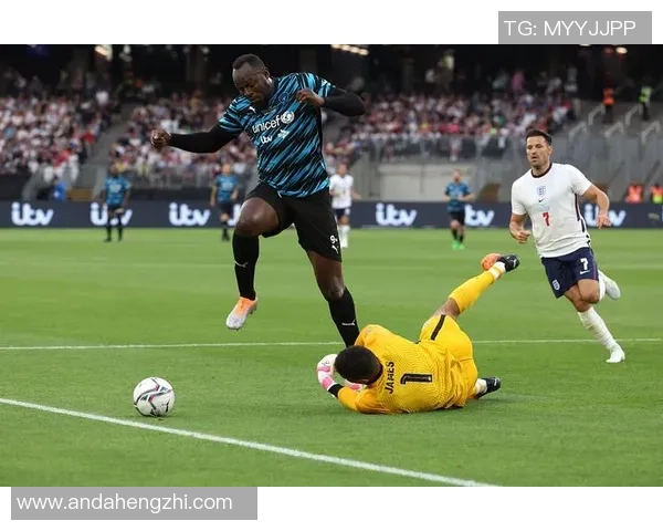 足球明星在比赛中受伤退场的最新消息与影响分析