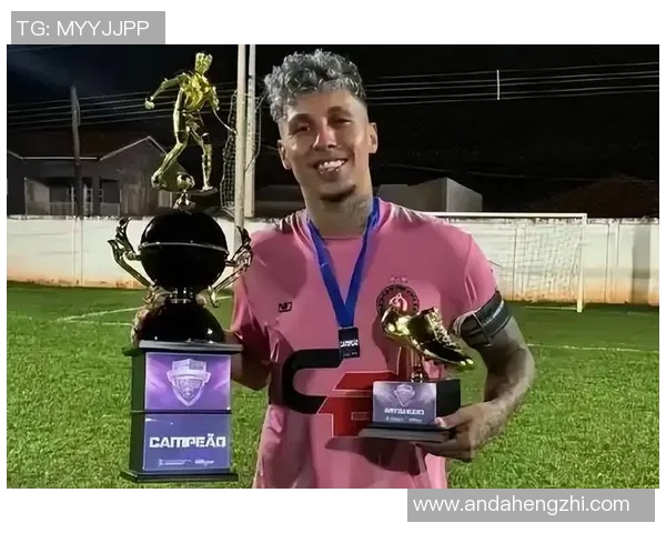 足球明星因表现不佳被俱乐部解除签约引发球迷热议与关注