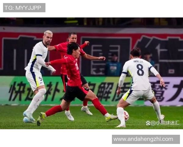 足球明星意外被替换下场引发球迷热议赛后表现备受关注