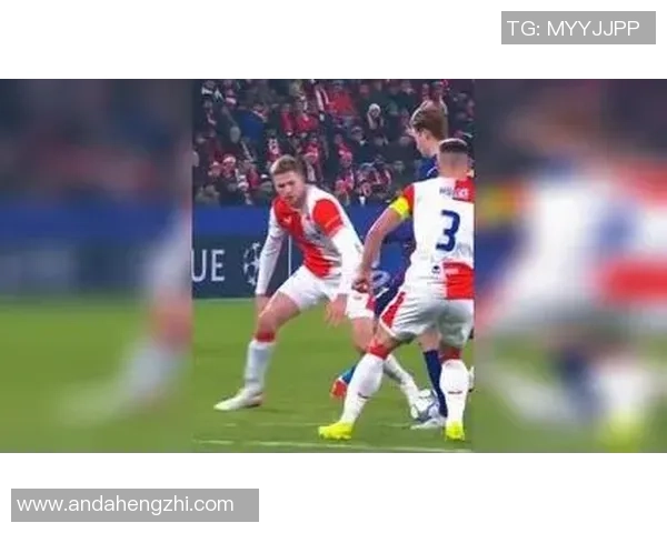 足球明星情侣搭档全景展示带你领略绿茵场上的浪漫与激情