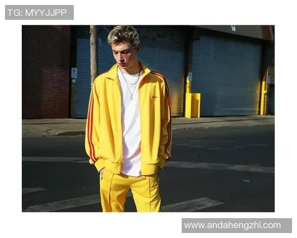 足球明星时尚新宠帽衫搭配展现个性与运动魅力 足球明星时尚新宠帽衫搭配展现个性与运动魅力