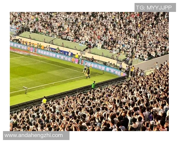 足球明星球迷热情庆祝瞬间展现激情与团结的完美时刻