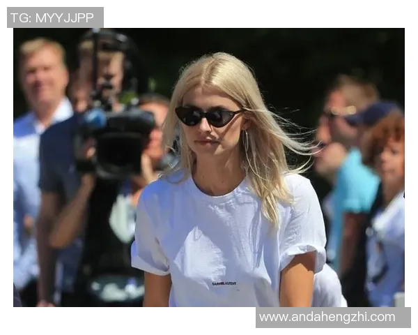 足球明星的前模特女友揭秘她的爱恋与时尚人生