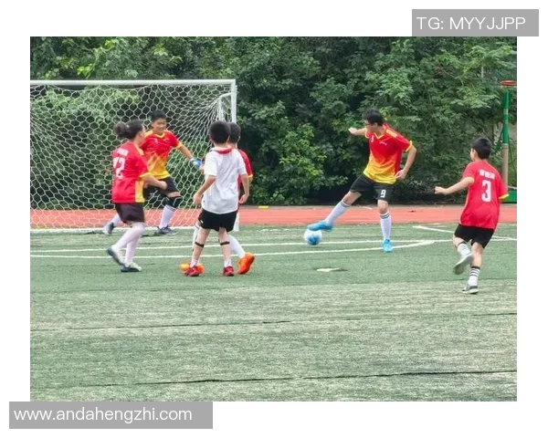 足球明星的课堂魅力与青少年成长的启示